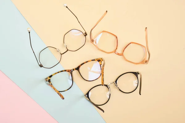 Varios Ojos Moda Gafas Para Corregir Visión Sobre Fondo Colorido — Foto de Stock