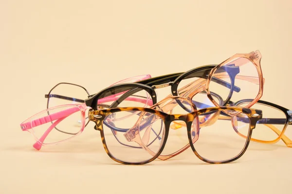 Pile Lunettes Tendance Mode Pour Corriger Vision Sur Fond Coloré — Photo