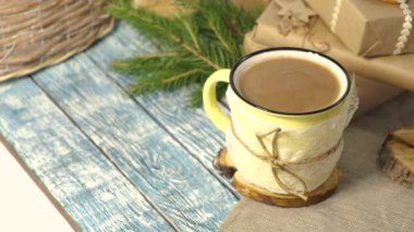 Sütlü kahve bardağı, kahve fincanı ve kahve fincanı..