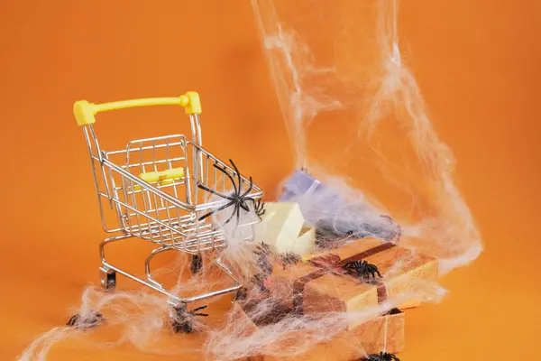 Shopping Cart Spider Gift Boxes Brown Background Halloween Shopping Concept — Stock Photo, Image