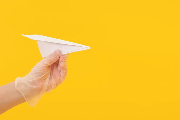 Una Mano Guante Goma Azul Sostiene Avión Origami Papel Sobre —  Fotos de Stock