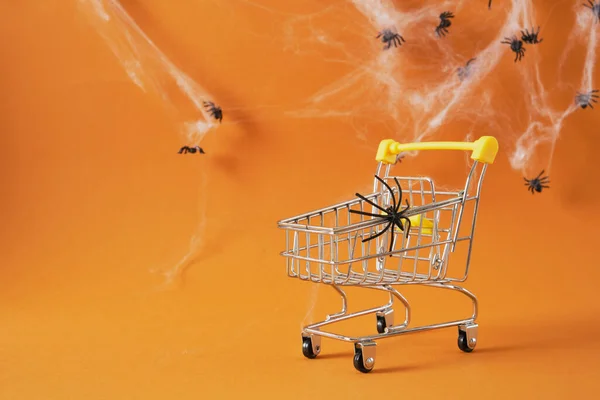 Shopping Cart Spider Brown Background Halloween Shopping Concept Cobwebs Spiders — Stock Photo, Image