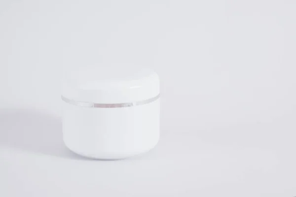 Frasco Creme Branco Branco Fundo Cinza Maquilhagem Cosmética — Fotografia de Stock