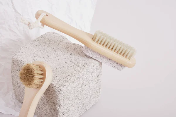 Brosse Massage Naturel Visage Bois Brosse Pédicure Sur Support Béton — Photo