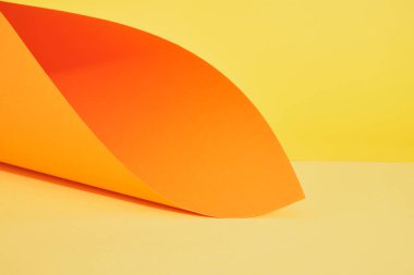 Yaratıcı arka planlar için renkli kağıtlar. boşluğu kopyala ürün arkaplanı oluştur