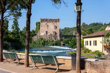 Borghetto Konsolosu Mincio, İtalya: Valeggio Konsolosu Mincio yakınlarındaki Borghetto Konsolosu Mincio 'nun güzel ortaçağ köyüne bakın. Verona ili, Veneto.