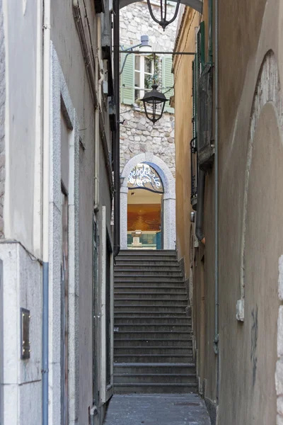 Antiguo callejón en Desenzano — Foto de Stock