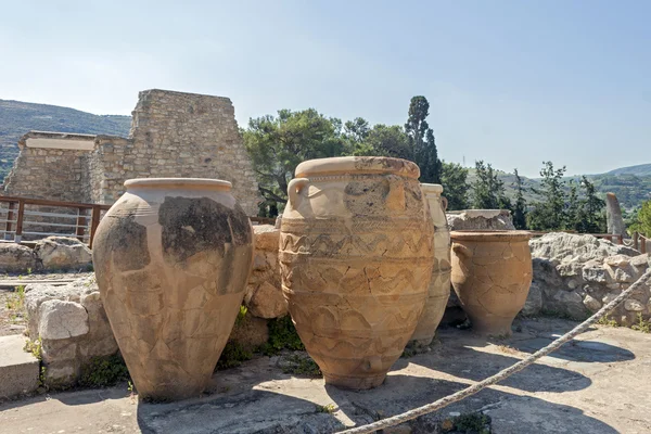 Clay jars at Knossos palace, Crete — Stockfoto