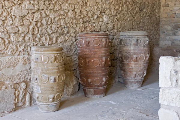 Clay jars at Knossos palace, Crete — Stock Photo, Image