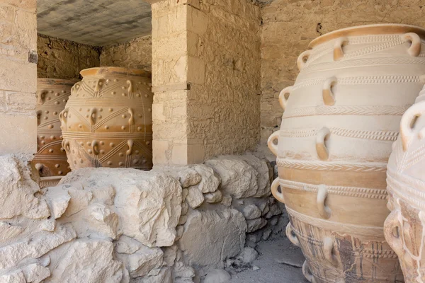 Clay jars at Knossos palace, Crete — Stock Photo, Image