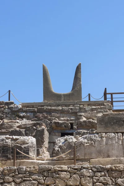 Bulls horns statue at Knossos Minoan Palace — Stock Photo, Image