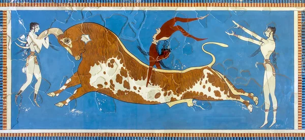 Skákající býk freska, palác Knossos, Kréta, Řecko — Stock fotografie