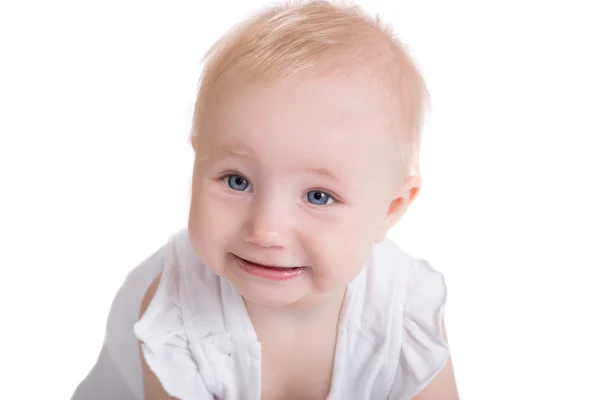 Retrato de un pequeño niño sonriente jugando aislado sobre fondo blanco — Foto de Stock