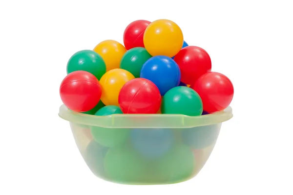 Bolas de brinquedo plásticas coloridas em washbow verde lisolado no branco — Fotografia de Stock