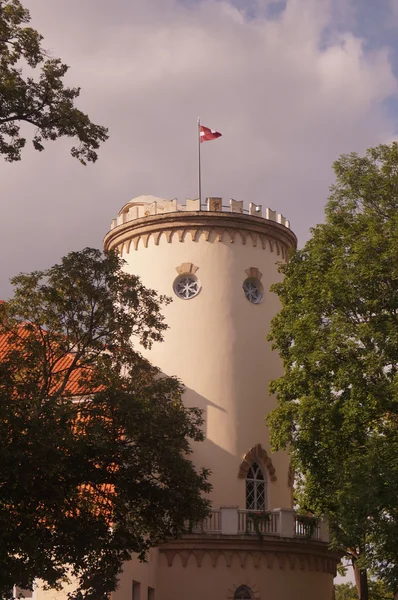 A Lettország lobogója Castle — Stock Fotó