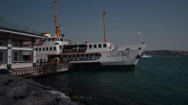 Seatmboat yolcu Istanbul boğazı ile bağlantı noktasından bırakarak feribot