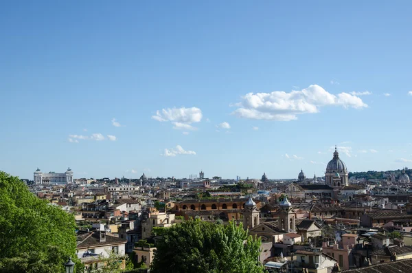 De skyline van Rome op voorjaar — Stockfoto