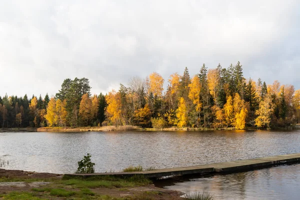 Adegan Musim Gugur Berwarna Warni Oleh Sebuah Danau Provinsi Swedia — Stok Foto