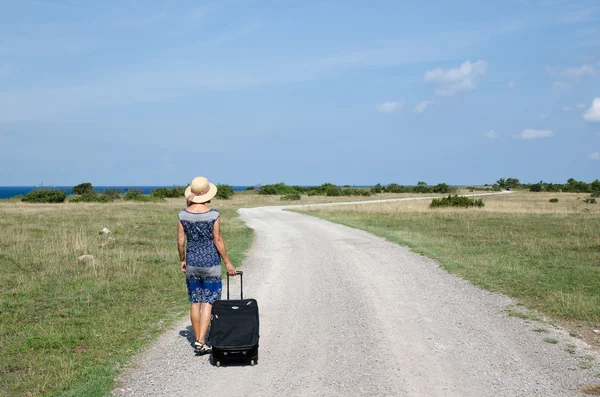 walking away bir çakıl yol kadın