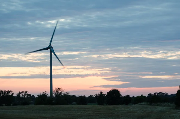 Wind turbine at late evening — Stock Photo, Image