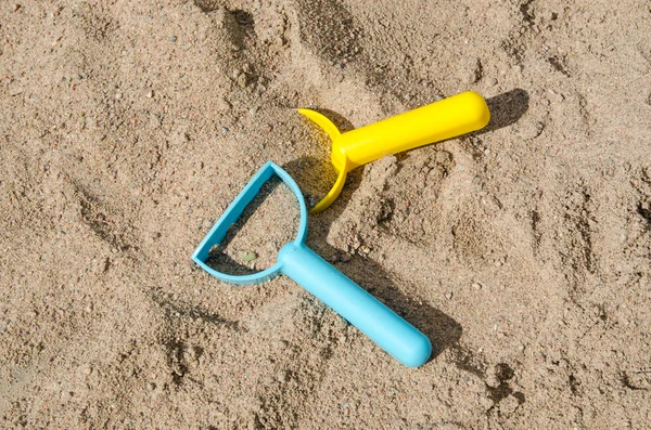 Toys in a sandbox closeup — Stock Photo, Image