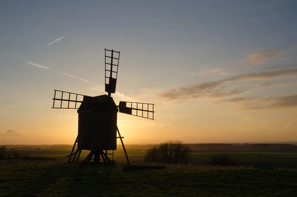 Silhouette mulino a vento — Foto Stock