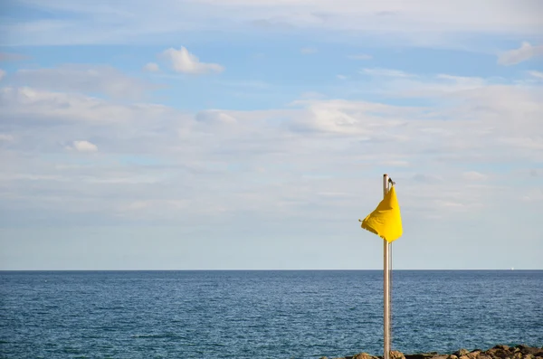Gelbe Warnflagge — Stockfoto