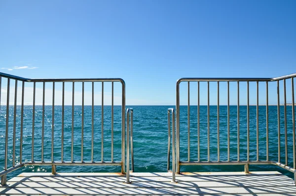 Escadaria no oceano largo — Fotografia de Stock