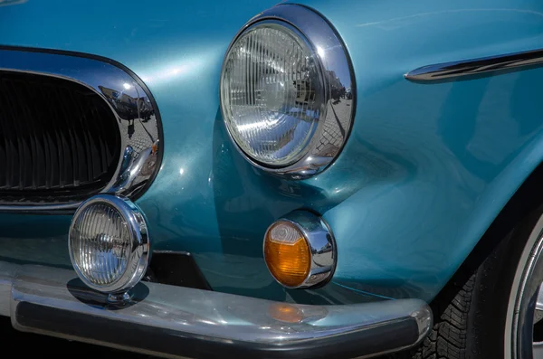 ボルボの古典的な車のフロントの詳細 — ストック写真