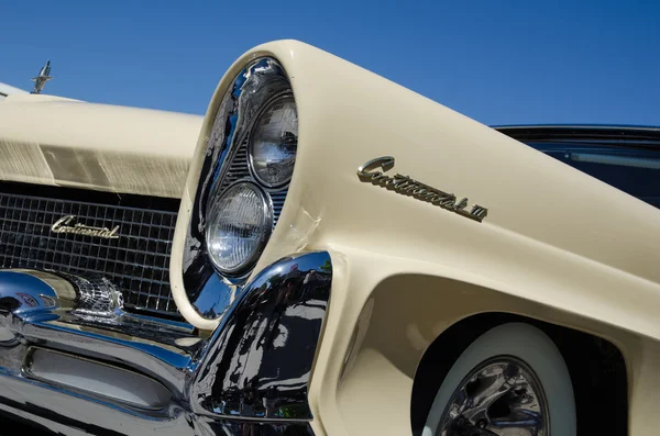 Headlights of a Lincoln Continental old timer — Stock Photo, Image