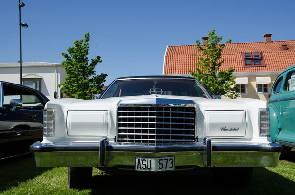 Κλασικό αυτοκίνητο Ford Thunderbird — Φωτογραφία Αρχείου