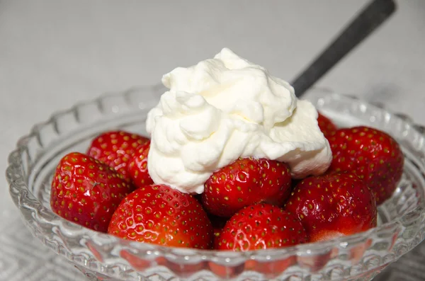 Färska jordgubbar dessert — Stockfoto