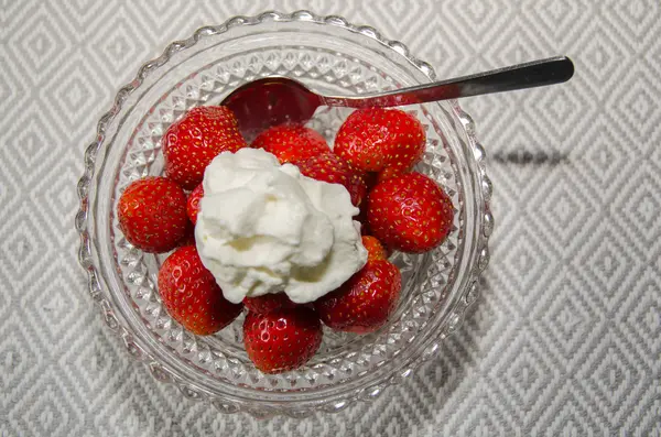 Läckra jordgubbar dessert — Stockfoto