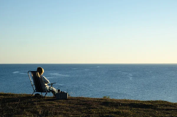 Sitting by seaside — Stock Photo, Image