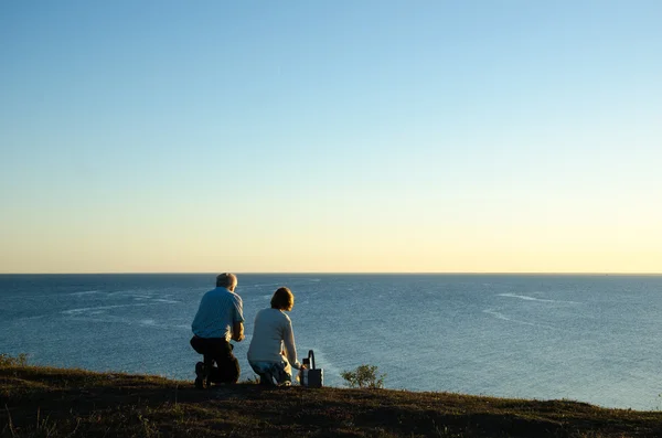 Seniorenpaar am Meer — Stockfoto