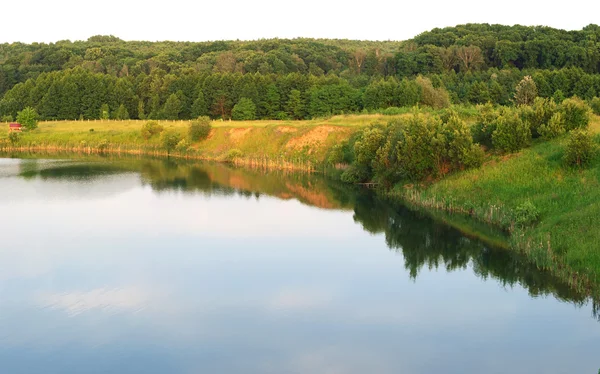 Pemandangan yang indah dari danau — Stok Foto