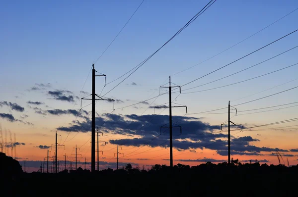 Ηλεκτρικών γραμμών ηλεκτρικής ισχύος — Φωτογραφία Αρχείου