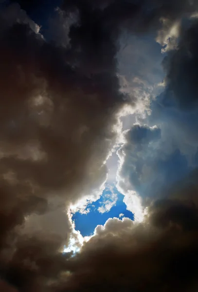 Nuvens de chuva escura — Fotografia de Stock