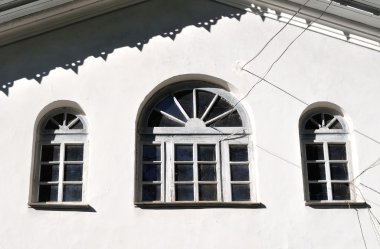 elit duvar üstünde pencere eşiği