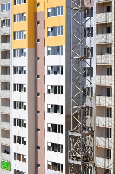 Construção de um novo bloco de apartamentos — Fotografia de Stock