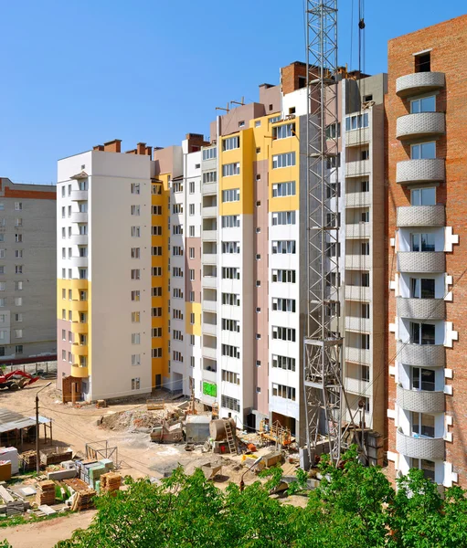 Construção de um novo bloco de apartamentos — Fotografia de Stock