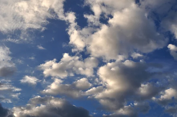 Nubes de colores en el cielo —  Fotos de Stock