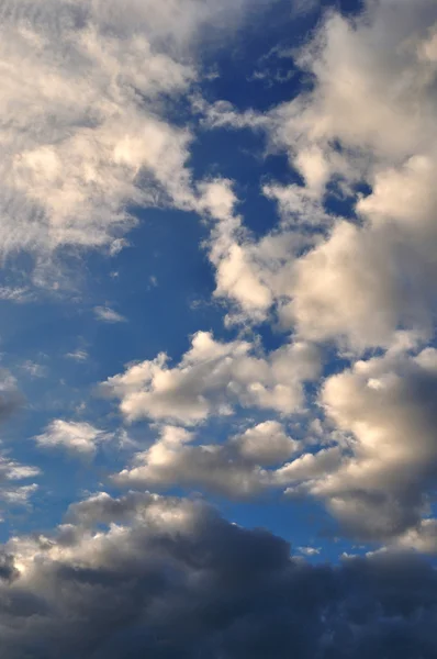 Nubes de colores en el cielo —  Fotos de Stock