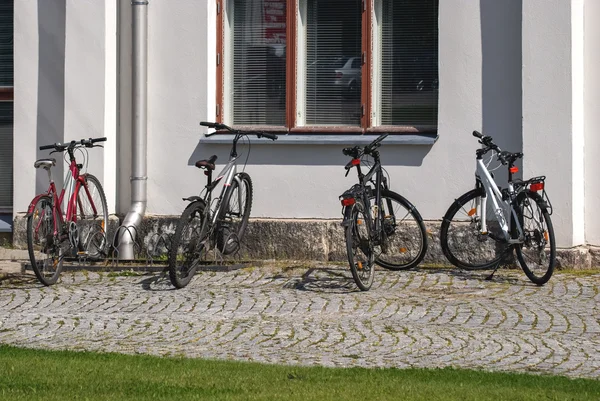 Bikes on the sidewalk. — Stock Photo, Image