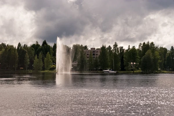 Fontein op het water. — Stockfoto