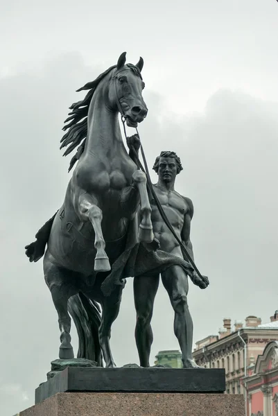 Cavaliere scultura con un cavallo . — Foto Stock