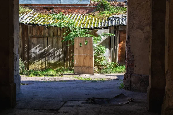 Vyborg Şehrindeki Eski Avlulardan Birinin Manzarası Bir Yaz Günü Parlak — Stok fotoğraf