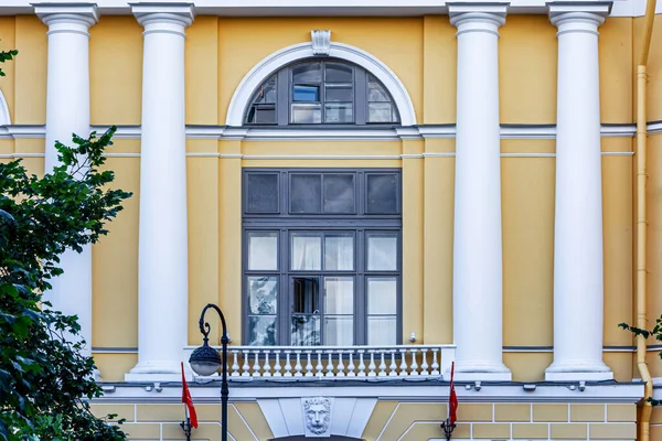 Window Arch Balcony Yellow Wall White Columns Series Windows Saint — Stock Photo, Image