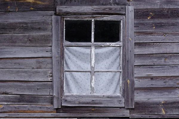 Ventana Rectangular Con Marco Blanco Una Antigua Casa Campo Contra — Foto de Stock