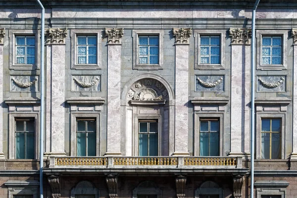 Facade Building Clad Marble Windows Large Balcony Gilded Balusters Series — Stockfoto